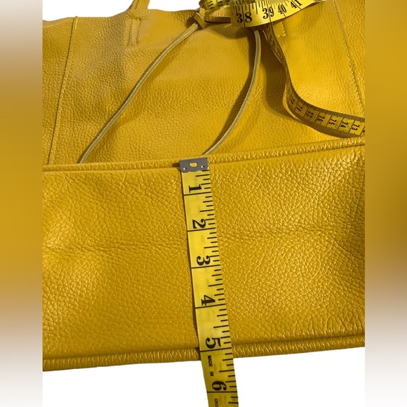 CHALA YELLOW ITALIAN SOFT LEATHER TOTE BAG. - Picture 9 of 12